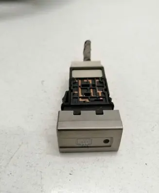 Nissan X-Trail T30 Mirror heating switch 06016