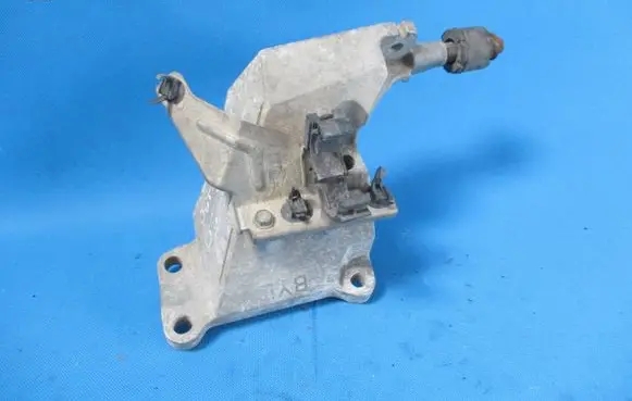 Infiniti QX70 S51 Engine mounting bracket