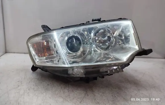 Mitsubishi L200 Headlight/headlamp 8301C014