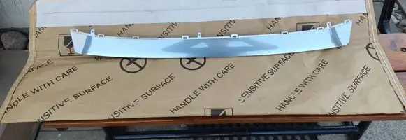 Tailgate/trunk spoiler
