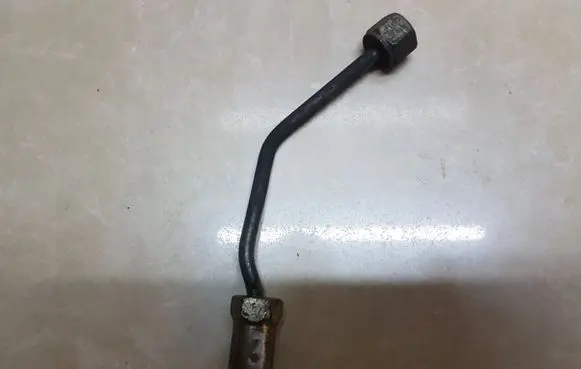 Jeep Cherokee Fuel injector supply line/pipe 