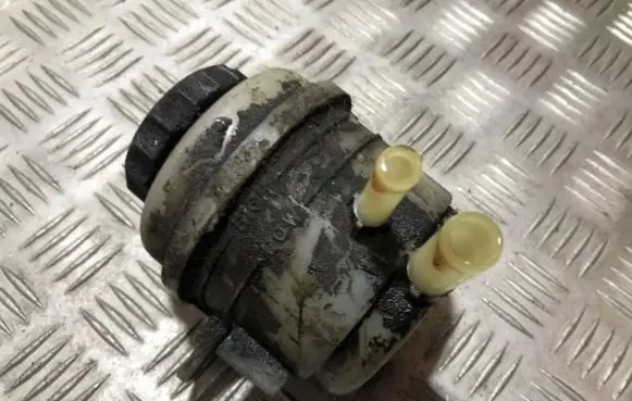 KIA Carens I Power steering fluid tank/reservoir