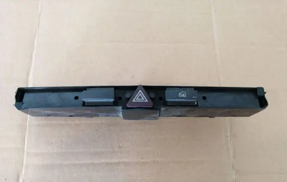 Opel Zafira B Hazard light switch 13100105
