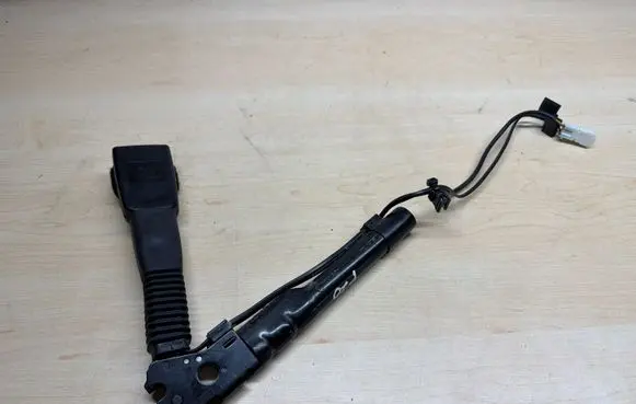 BMW 1 F20 F21 Front seatbelt buckle 7259388