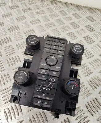 Volvo V50 Climate control unit 8697670