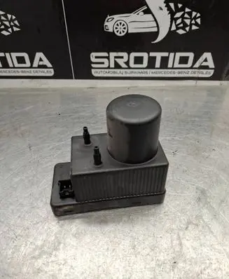 Mercedes-Benz C W203 Central locking vacuum pump 2038000048 0132006365 02143100079