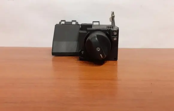 Mercedes-Benz E W210 Light switch 2105450104 3989