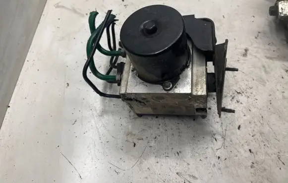 Peugeot 407 ABS Pump 15848403