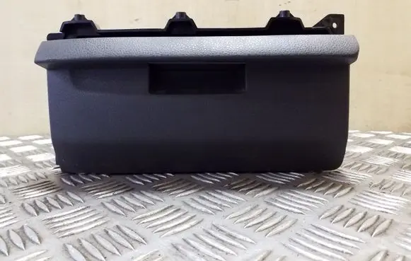 Volkswagen Polo IV 9N3 Glove box 6Q0882600 6Q0882602A