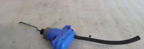 Audi 80 90 S2 B4 Central locking vacuum pump 893862153C
