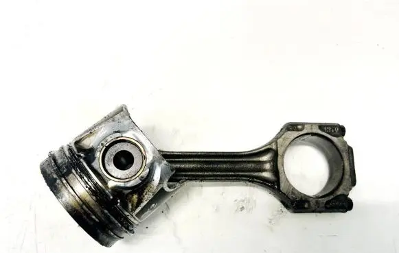 Volkswagen PASSAT B5 Piston with connecting rod
