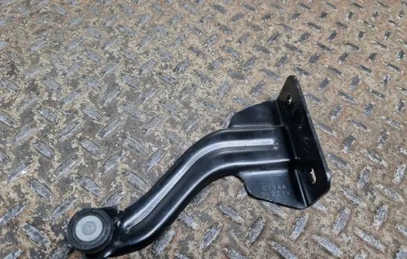 Chrysler Pacifica Sliding door upper roller guide/hinge 071AA