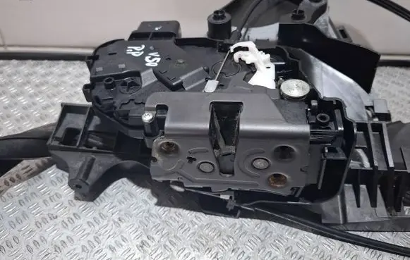 Volvo V50 Front door lock 30799303