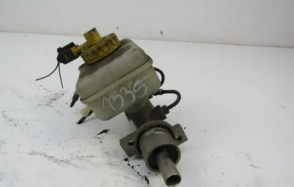Volkswagen Golf IV Master brake cylinder 