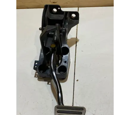 Ford Mustang VI Brake pedal FR3C2D094CD