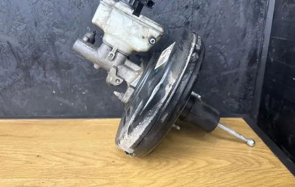 Volkswagen Golf V Brake booster 1K1614105CA