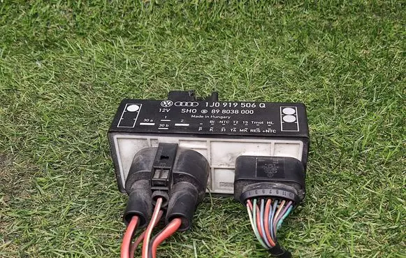 Skoda Octavia Mk1 (1U) Fan control module 1J0919506Q 898038000