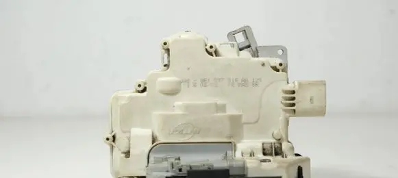 Audi A4 S4 B7 8E 8H Front door lock 8E1837016AA