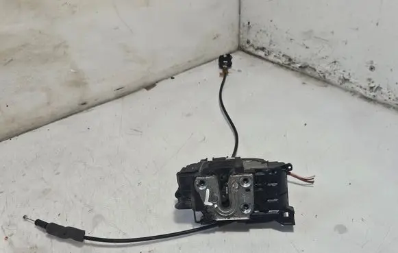 Renault Clio III Front door lock 0406C