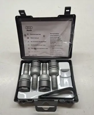 Audi Q5 SQ5 Nuts/bolts 8R0071336