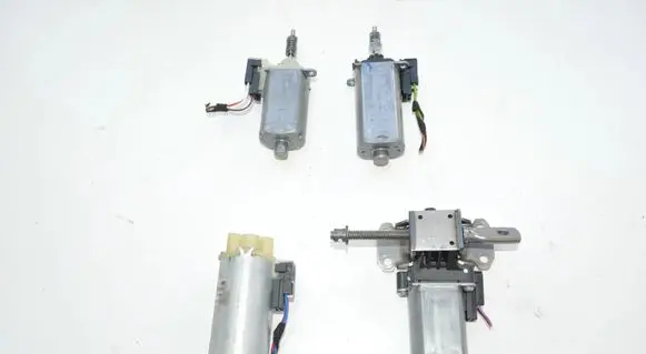 Toyota Yaris Seat adjustment motor 0390203389