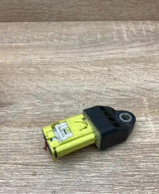 Toyota Prius (XW20) Airbag deployment crash/impact sensor 8983152030 WithPlug