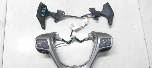 Toyota Avensis T270 Steering wheel trim 