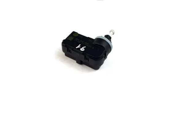 Headlight level adjustment motor