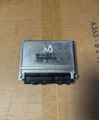 Audi A4 S4 B5 8D Engine control unit/module 8D0907557T 0261204185