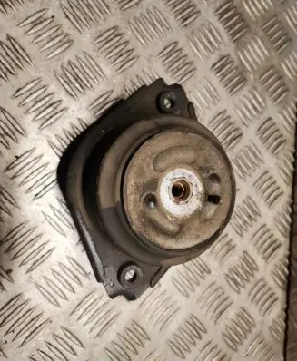 Mercedes-Benz ML W164 Engine mount bracket 2512403117