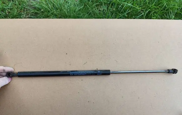 Mazda 3 II Tailgate/trunk strut/damper BBN9