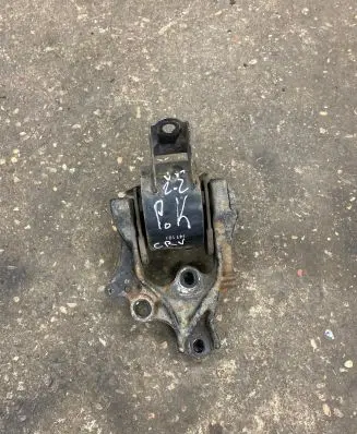 Honda CR-V Engine mount bracket