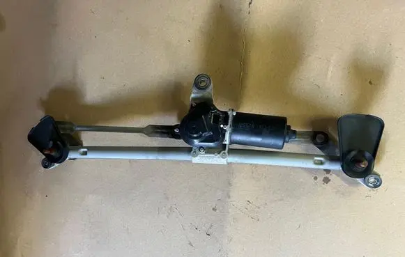 Nissan Titan Front wiper linkage 288007S000
