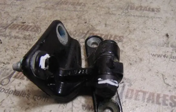 Mercedes-Benz B W245 Rear door upper hinge