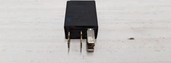 Audi A6 S6 C6 4F Other relay 8Z0951253 PA66GF25 12V3010A
