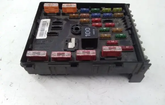 Volkswagen PASSAT B6 Fuse module 3C0937125 63592777 41156456