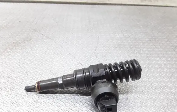 Audi A4 S4 B6 8E 8H Fuel injector 038130073BA