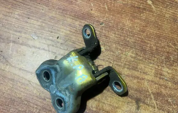 Toyota Yaris Front door lower hinge 