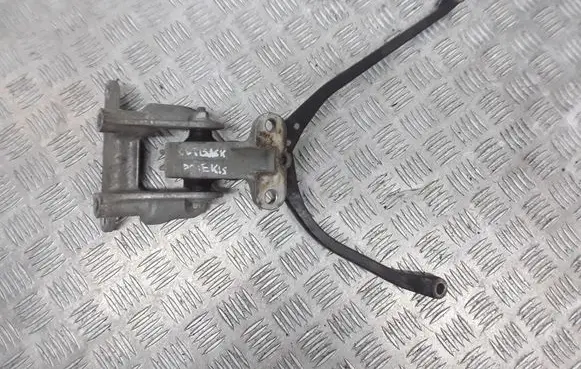 Subaru Outback Engine mount bracket