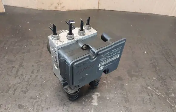 Skoda Octavia Mk1 (1U) ABS Pump 1K0614117F 1K0907379N 10.0970-0313.3