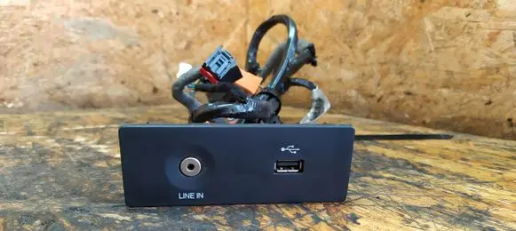 Ford Focus AUX in-socket connector 