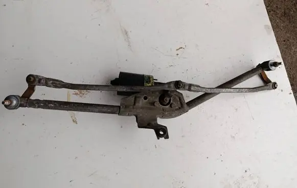 Volkswagen PASSAT B4 Front wiper linkage and motor 357955113C