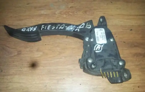 Ford Fiesta Accelerator throttle pedal 2s619f836ba