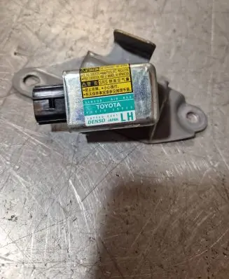 Toyota Land Cruiser (J120) Airbag deployment crash/impact sensor 8983060020 1879000461