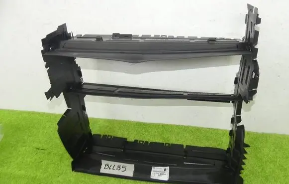 Citroen C4 III e-C4 Radiator trim 1677610480 9834565580 9834565480