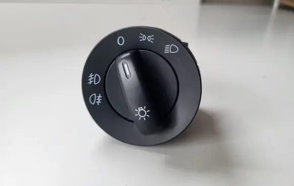 Volkswagen Tiguan Light switch