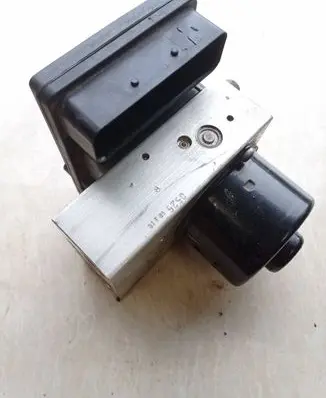 Mercedes-Benz C W203 ABS Pump a2095450232