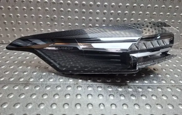 Peugeot 308 Rear/tail lights S26282237 9835299480