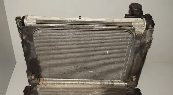 BMW X5 E53 Coolant radiator 7787040
