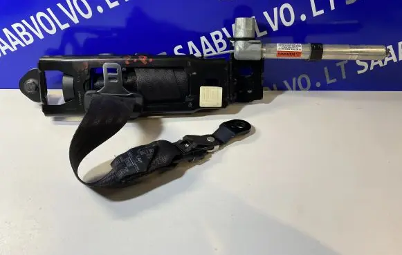 Volvo V50 Front seatbelt 8639693